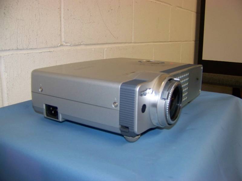 lot 18 image: Sanyo, PLC-XU56, LCD Projector