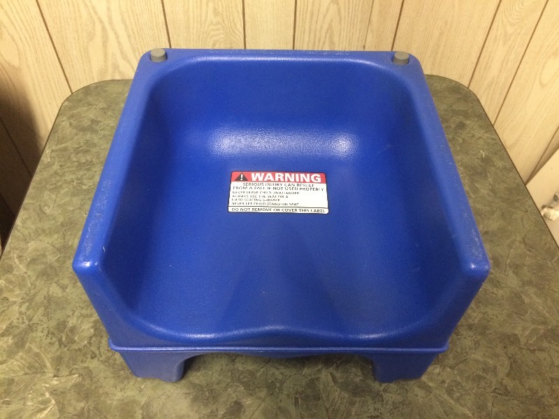 lot 21 image: 2 CAMBRO QUALITY CHILD BOOSTER SEATS
