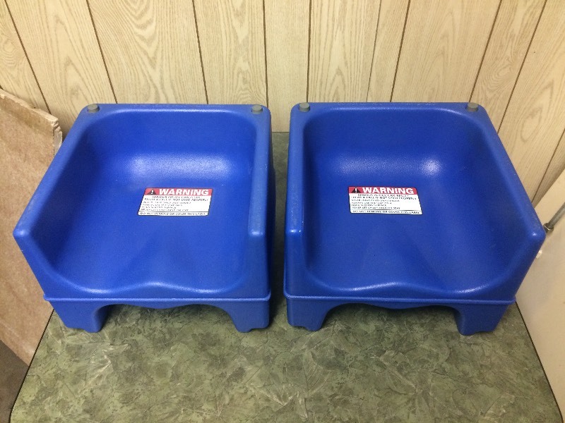 lot 32 image: 2 CAMBRO QUALITY CHILD BOOSTER SEATS