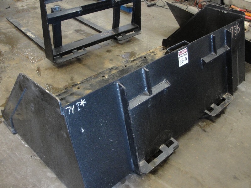 Unused 74 WildKat Snow bucket