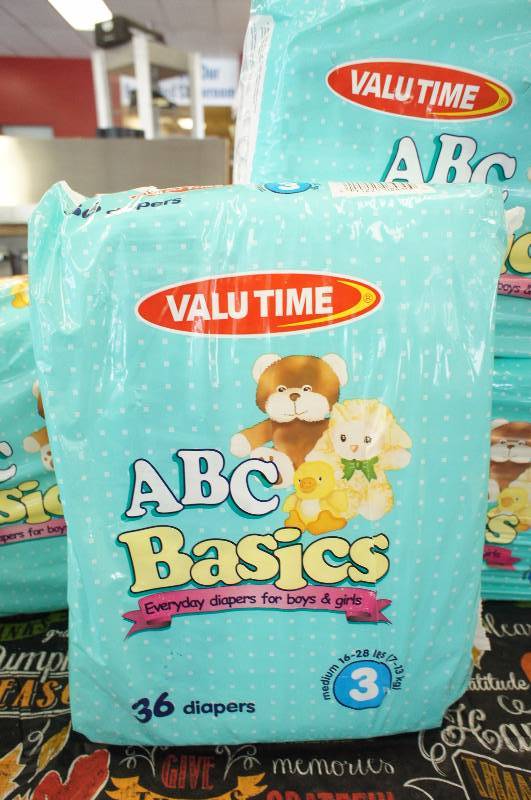 lot 10 image: Lot of 4 - New Valu Time Diapers, Abc Basics Medium 16-28 Lb - 36 Per Pack - Size 3
