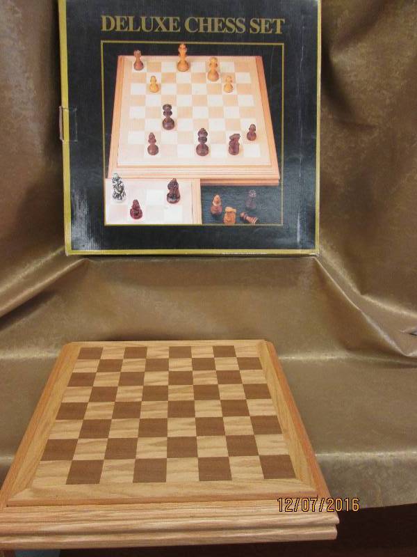 lot 2 image: Deluxe Chess Set...