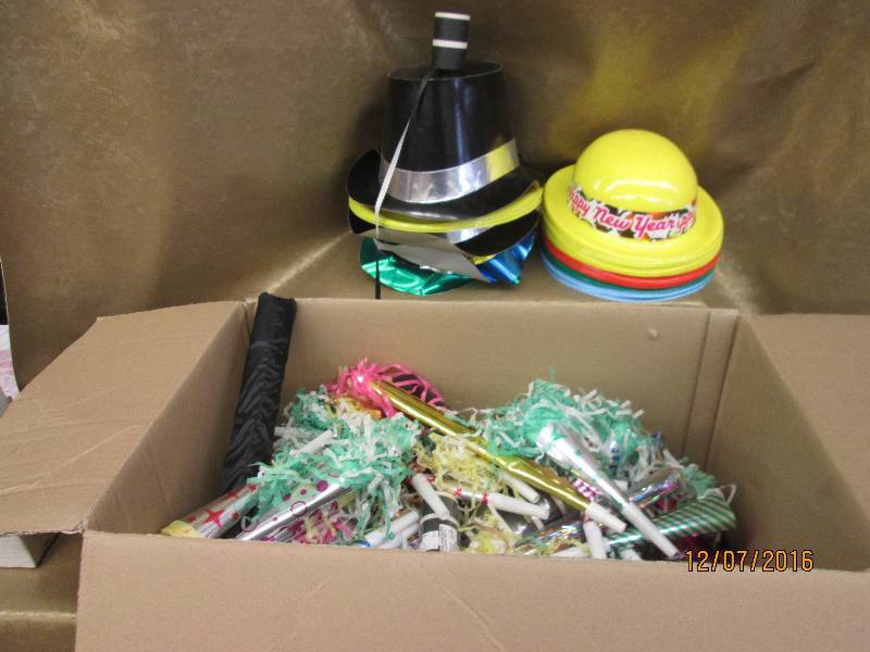 lot 4 image: NewYears Eve in a box Hats,Horns, ...