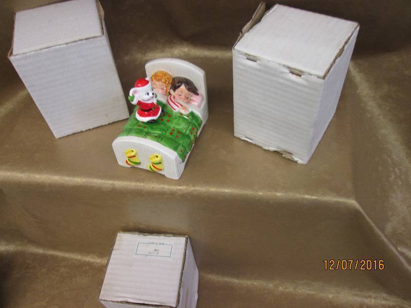 lot 5 image: Lot of 4 Vintage Holiday Musical ...