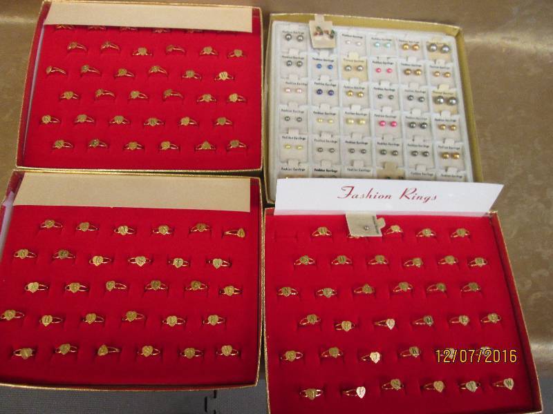 lot 34 image: Large Lot Of Fashion Rings & Earrin...