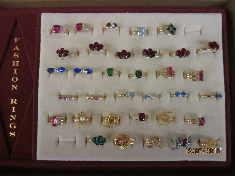 lot 35 image: Lot of Fashion Rings...