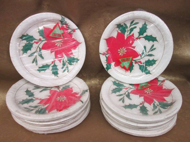 lot 100 image: 10 12-pack holiday plates, various ...