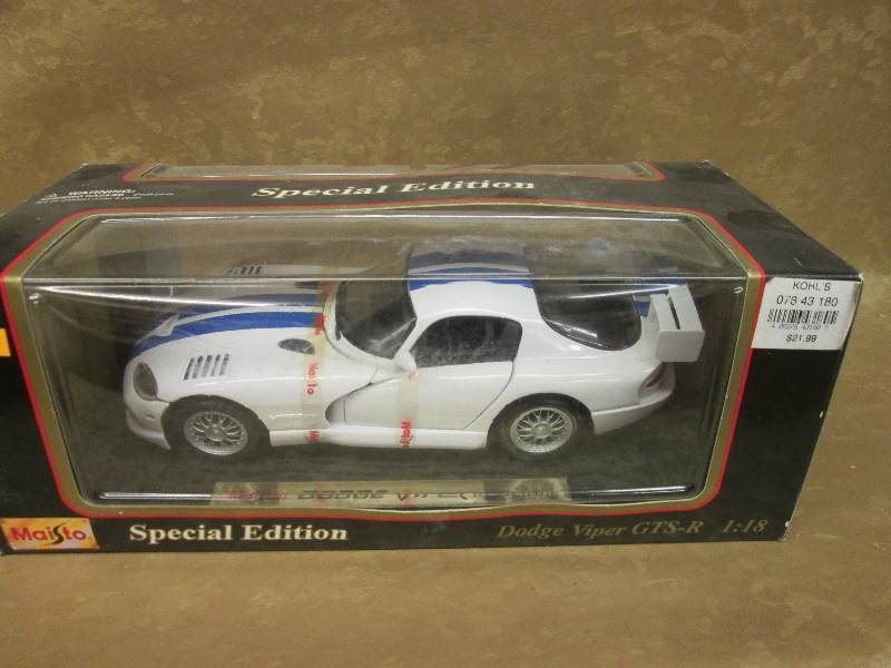 lot 200 image: 118 scale dodge viper w blue stip...