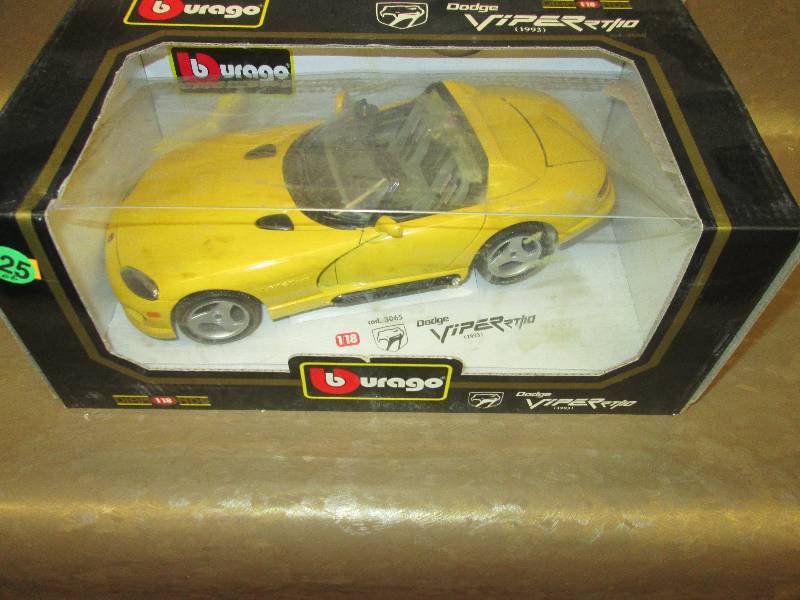 lot 201 image: 118 scale yellow viper...