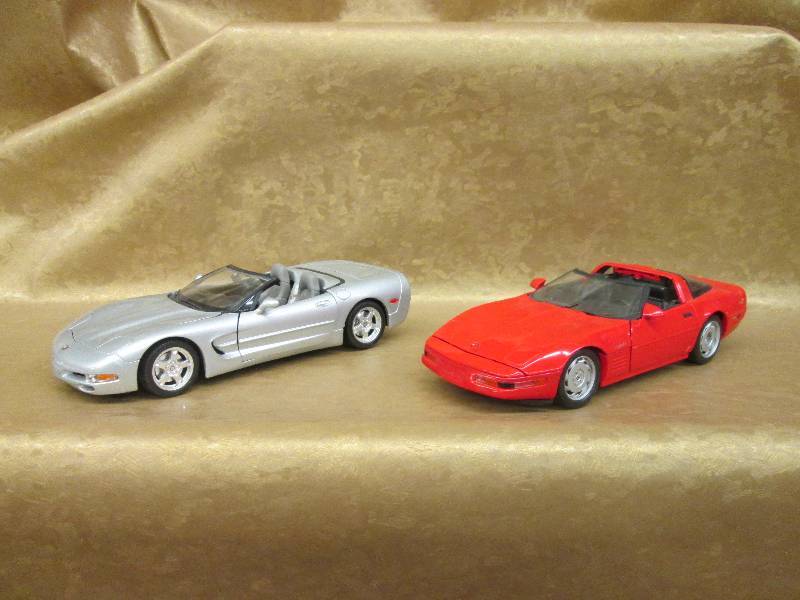 lot 204 image: 2 118 scale metal corvettes- red a...