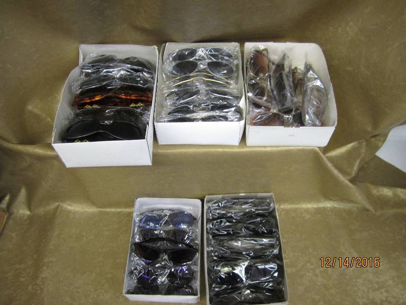lot 86 image: 5 boxrs of assorted sunglasses...