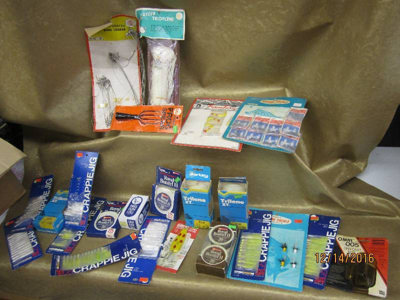 lot 90 image: Lot of vintage fishing gear...