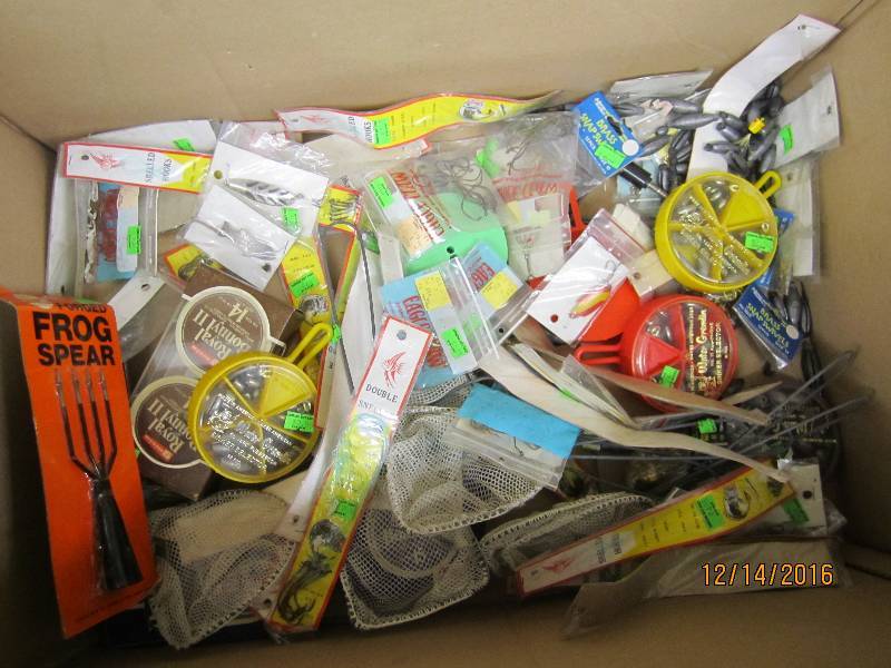 lot 92 image: Lot of vintage fishing gear...