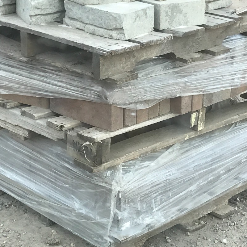 lot 13 image: Pallet Of Assorted Landscape Block