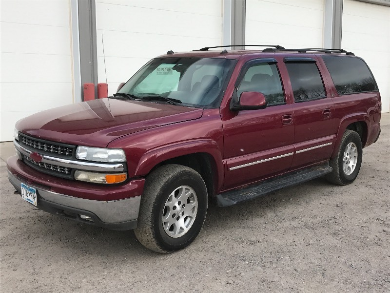 lot 1 image: 2004 Chevrolet Suburban LT