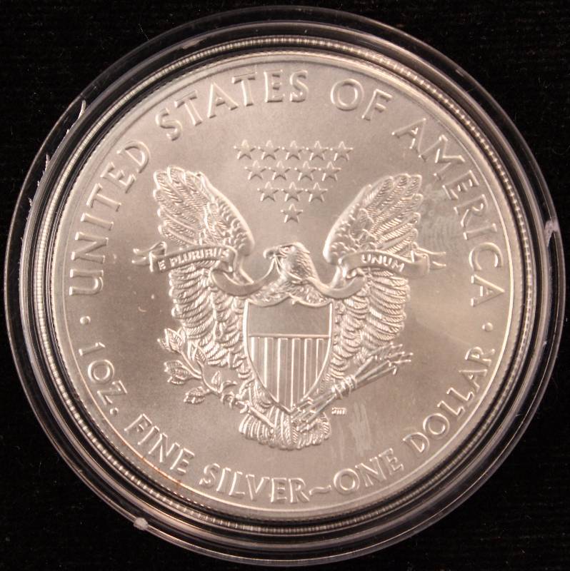 2015 AMERICAN SILVER EAGLE 1 TROY OZ. .999 FINE SILVER DOLLAR IN CAPSULE