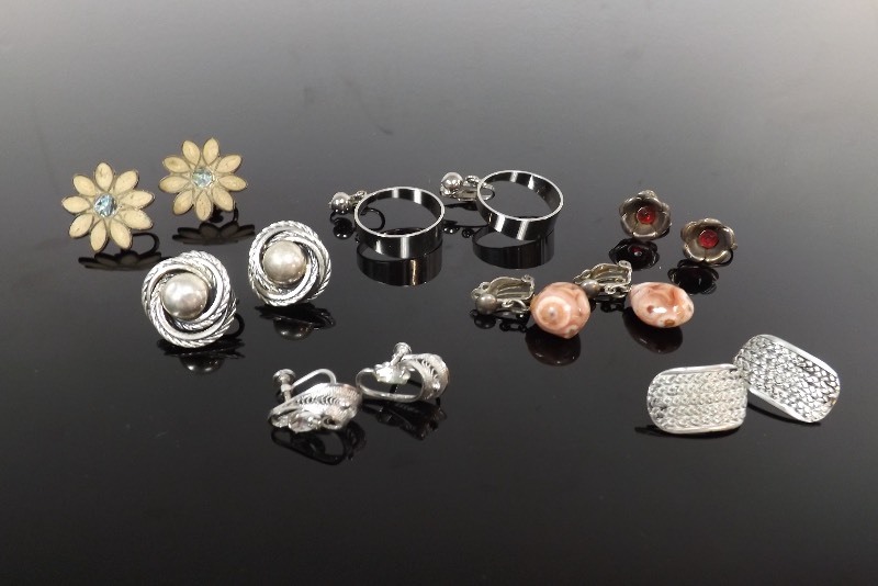 7 Sets of Sterling Screw-backsClip-on Earrings (1.743oz Total Weight)