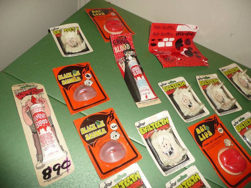 Dated 1977 - Large Halloween Group - Very Rare & Very Cool - See Pictures