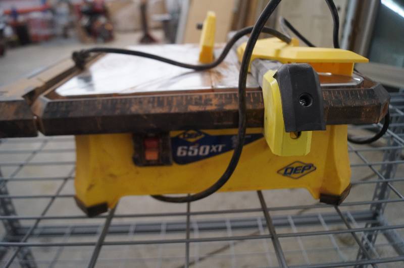 lot 9 image: Tile Saw