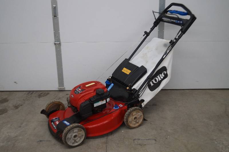 lot 10 image: Toro Lawn Mower