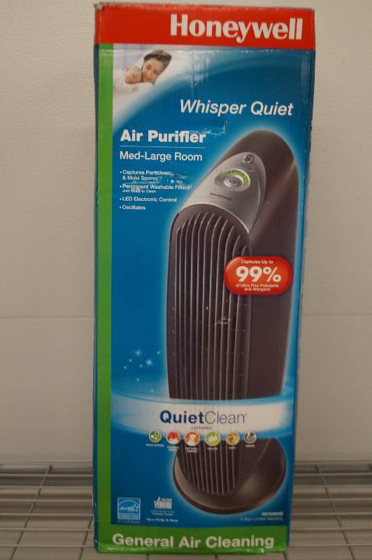 lot 14 image: Honeywell 170 SQ  FT Air Purifier