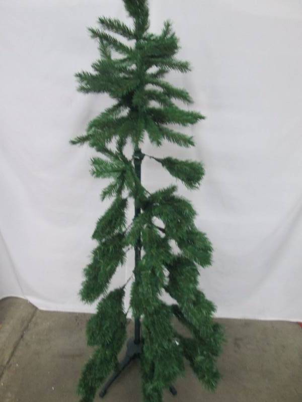 lot 92 image: Home for the Holiday 6.5 Corner Tree