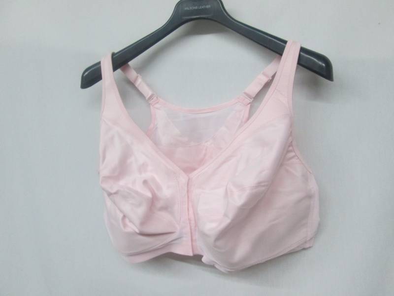lot 75 image: Glamorise Posture Back-Support Wireless Bra