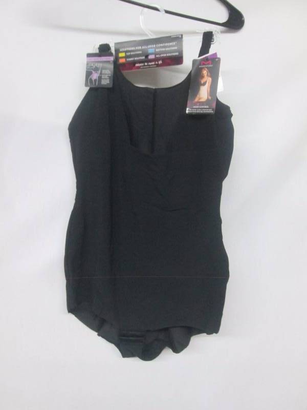 lot 78 image: Maidenform Sleek Smoothers Body Briefer