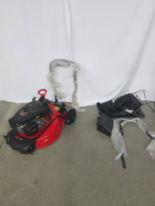 lot 4 image: Master Craft 21 3-in-1 Self-Propelled Gas Lawn Mower