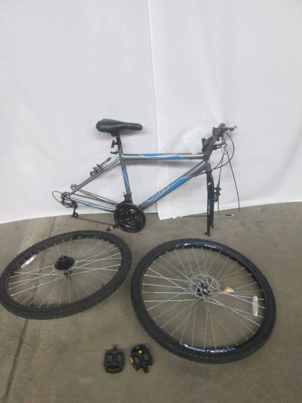 lot 31 image: Huffy Granite Mens 26 Speed Mountain Bike