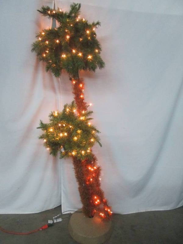 lot 100 image: 6 Double Headed Palm Tree w 250 Lights