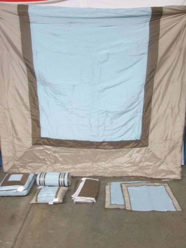 lot 17 image: Madison Park Beverly 7-pc. Comforter Set - King