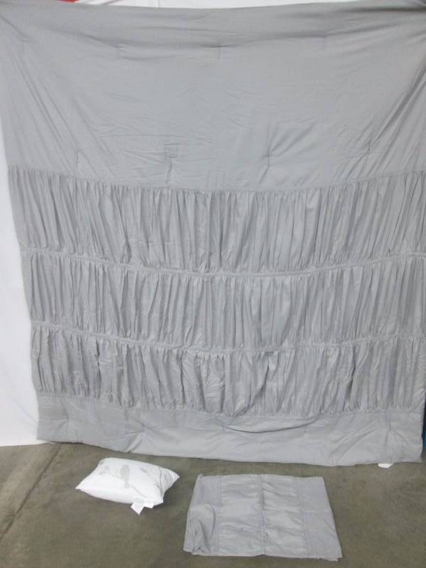 lot 23 image: MiZone Delia 4-pc. Comforter Set - FullQueen