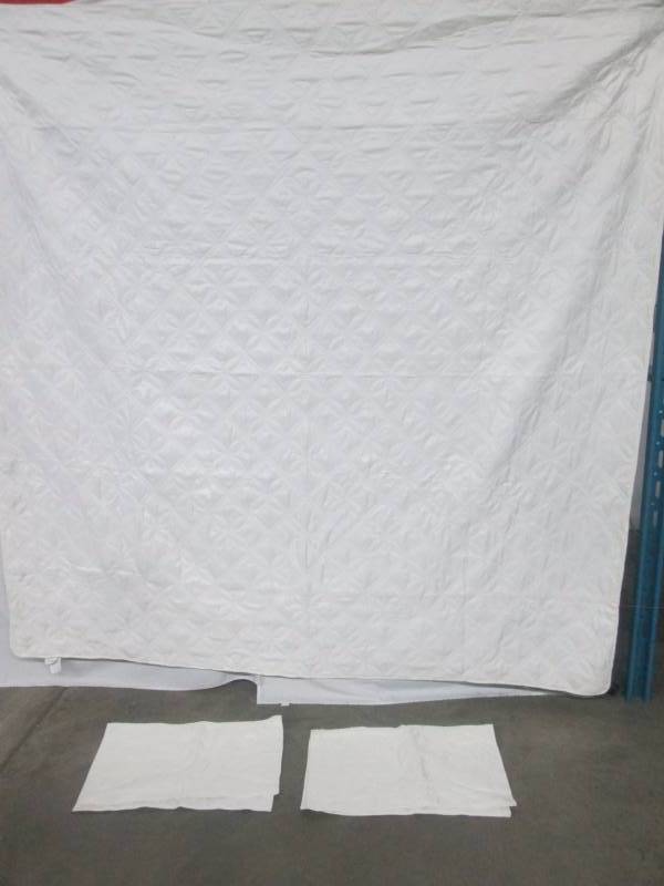 lot 22 image: Portsmouth Home Andrea Quilt Set - FullQueen