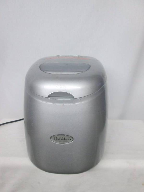 lot 101 image: Chefs Mark Countertop Ice Cube Maker