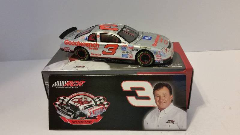 lot 53 image: 2004 RCR Collectables 132nd Scale 1995 Chevrolet Monte Carlo Silver Select #3 Dale Earnhardt Stock Car