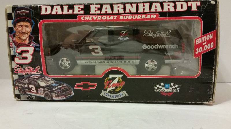 lot 148 image: Sports ImageBrookfiled Collectors 125th Scale #3 Dale Earnhardt Chevrolet Suburban