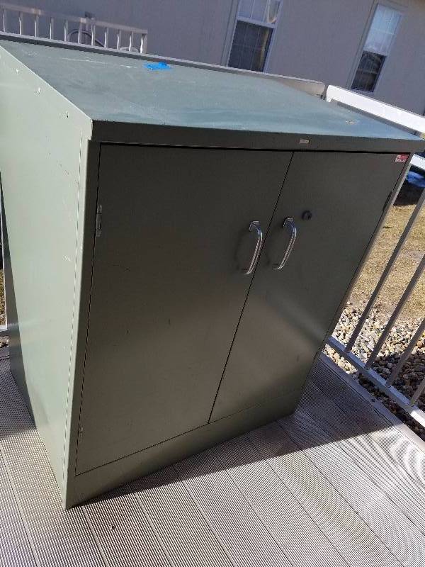 lot 50 image: Storage Cabinet