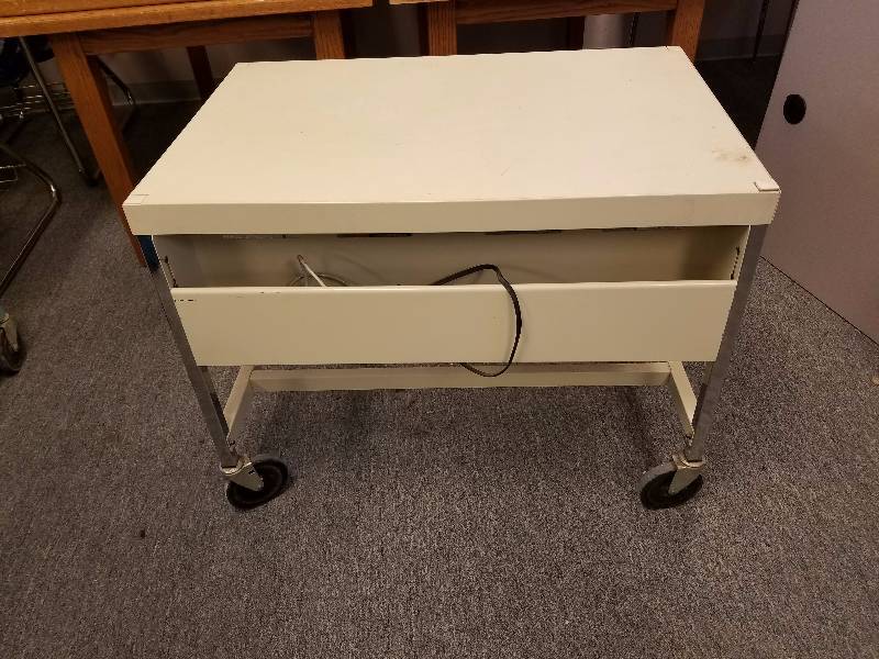 lot 56 image: Powered Desktop Cart