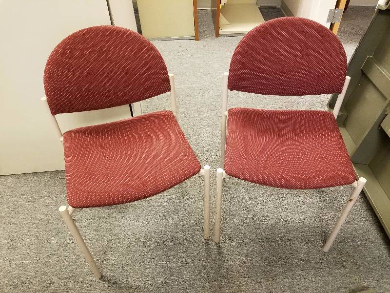 lot 87 image: Set of 2 chairs