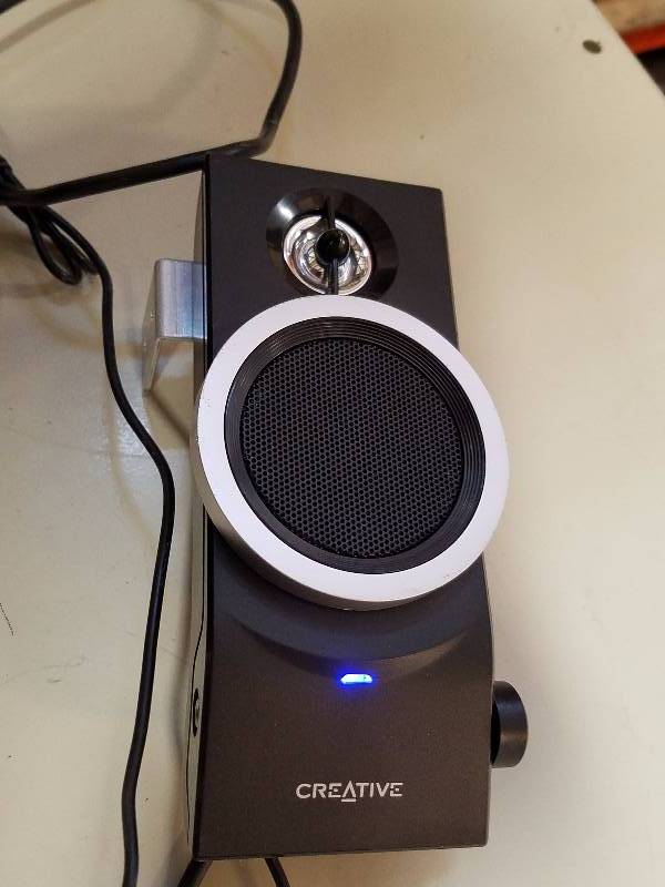 lot 11 image: Creative Inspire computer audio system