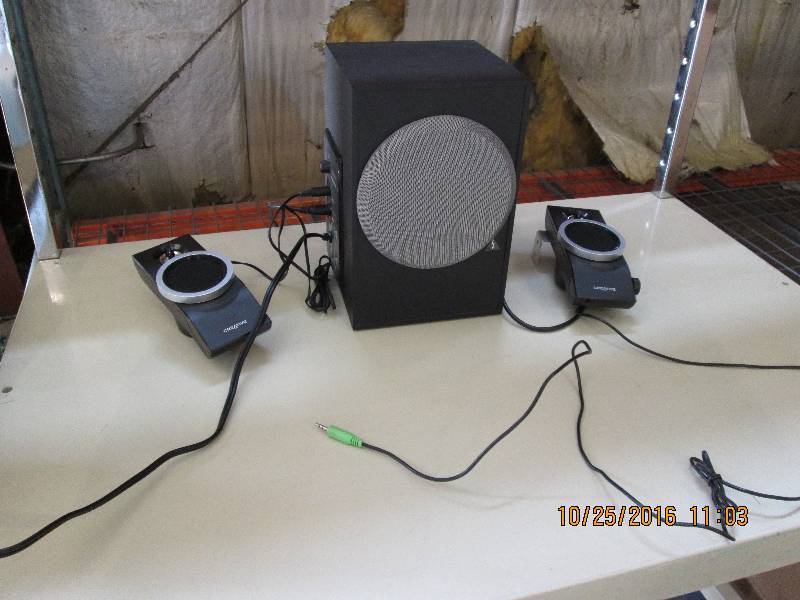lot 8 image: Creative Inspire computer audio system