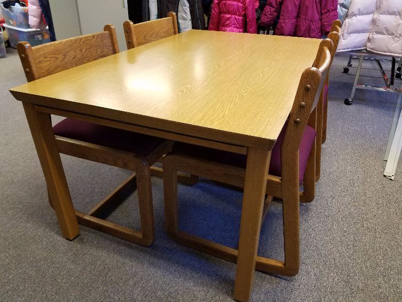 lot 138 image: Table & Chairs