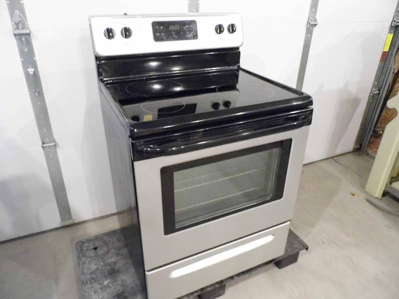 Frigidaire Glass Top Stove