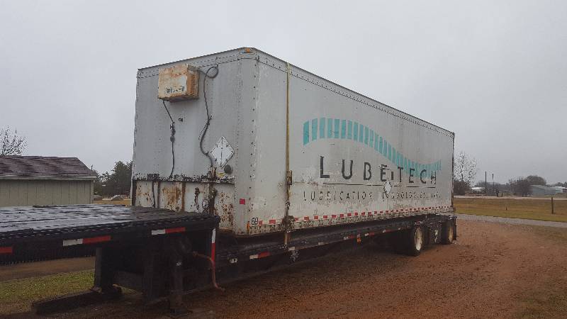 lot 5 image: 34 Foot Van Body