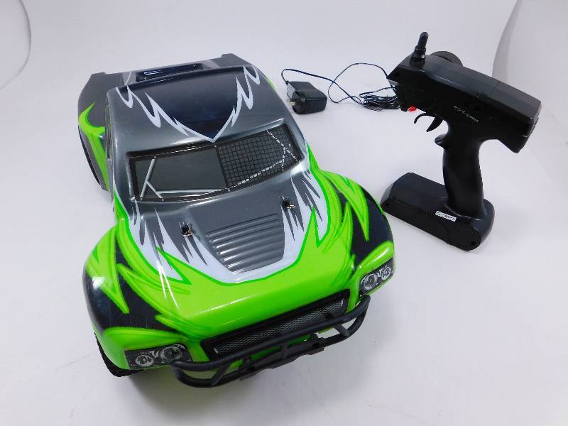 lot 1 image: Electric RC Car wRemote Control & Charger - Works