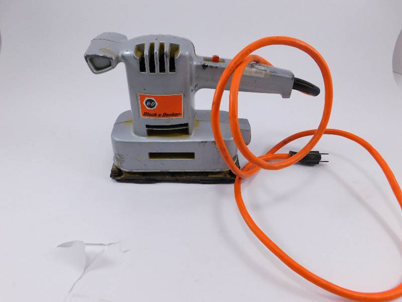 lot 3 image: Black & Decker Utility Finishing Sander