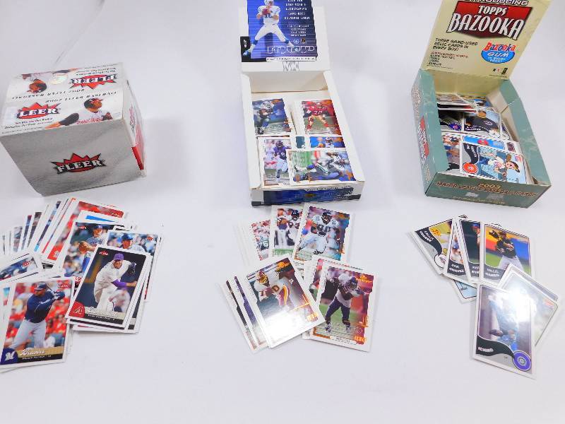 lot 10 image: Lot of Sports Trading Cards