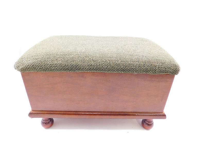 lot 13 image: Ottoman