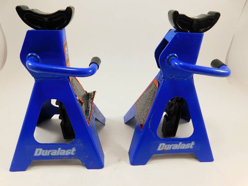 lot 17 image: Pair of Duralast 2 Ton Jack Stands